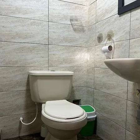 Habitación en casa particular Ecologique Serenite Avec Salle De Bain Privee Proche De L'aeroport