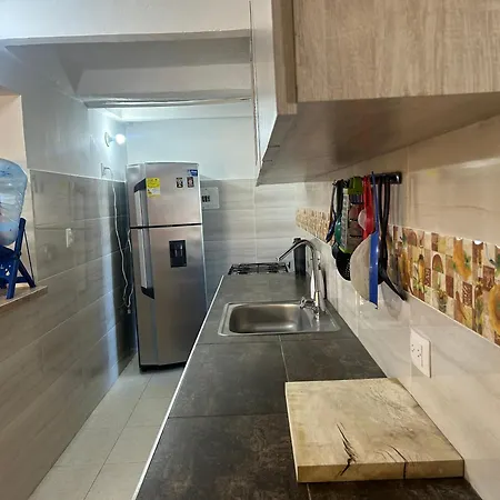 Ecologique Serenite Avec Salle De Bain Privee Proche De L'aeroport Habitación en casa particular *